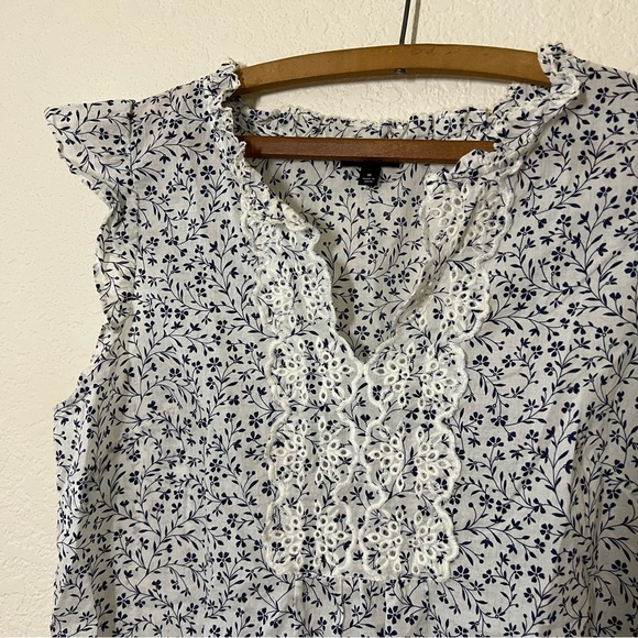 Womens Talbots White Floral Print Lace Trim Blouse Size Medium - Picture 3 of 5